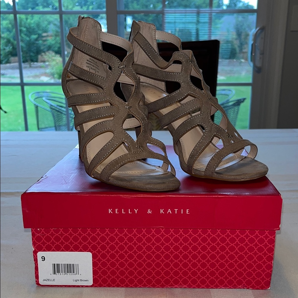 Kelly & Katie Beige Ankle Strappy Heels Sandals Size 9